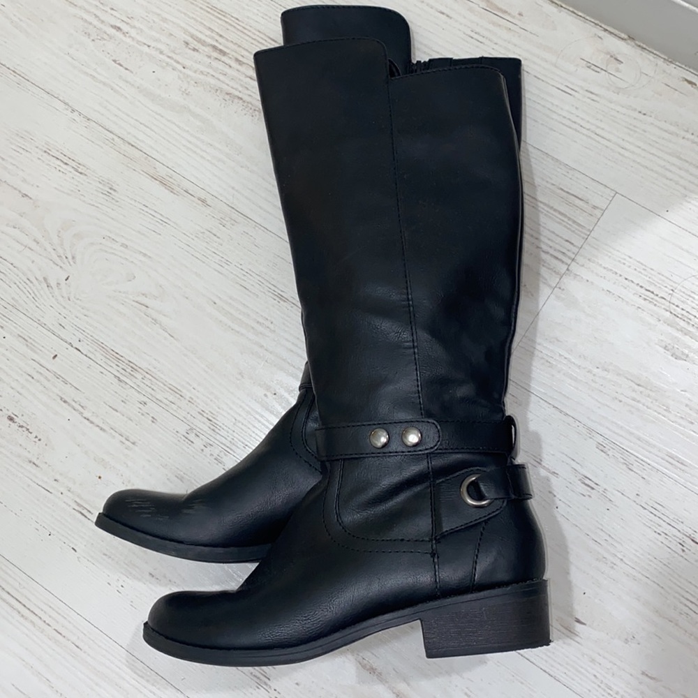 Beautiful black tall boots